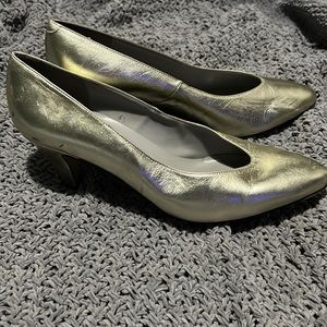 Vintage Cappagallo soft gold 2" pump
